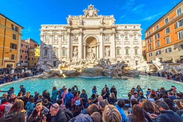 Řím, fontána di Trevi. Itálie. — Stock fotografie