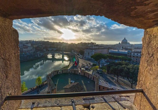 Rome at sunset time with St Peter Cathedral — Stock Photo, Image