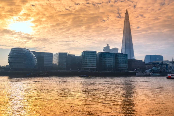 Tower Bridge, London, Großbritannien — Stockfoto