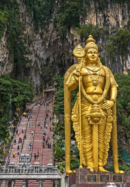 Batu Mağaraları Lord Murugan Heykeli ve Kuala Lumpur yakınlarındaki girişi, M