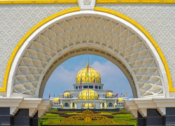 Putra moschee, in putrajaya bundesgebiet, kuala lumpur, mala — Stockfoto