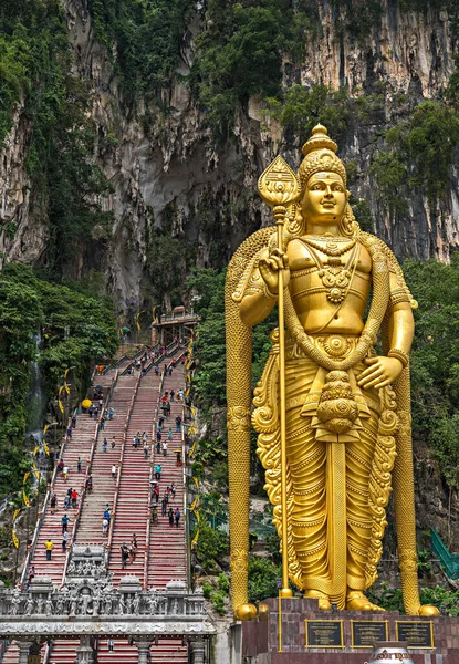 Batu Grotten Lord Murugan Standbeeld en ingang in de buurt van Kuala Lumpur, M — Stockfoto