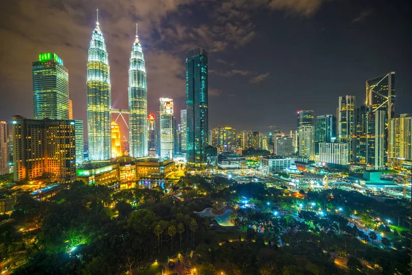 Kuala Lumpur, Malaysia.Twin Towers and Klcc Park. — стокове фото