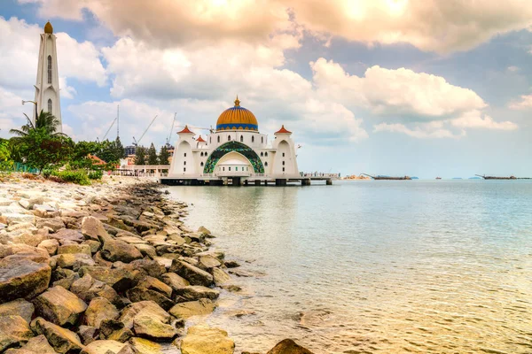 Mešita úžiny Malacca, Malajsie — Stock fotografie