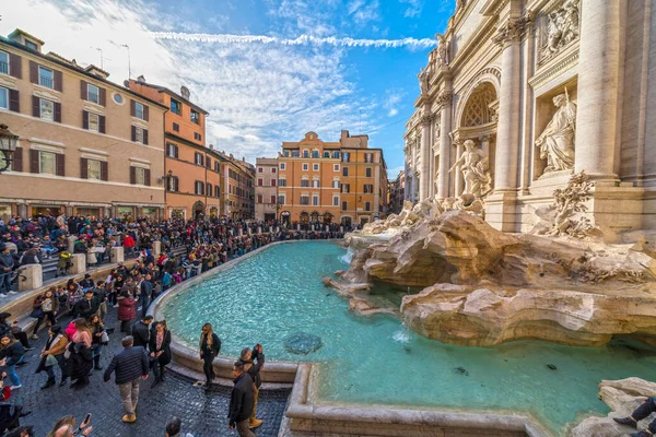 Řím, fontána di Trevi. Itálie. — Stock fotografie