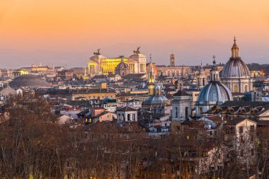 Günbatımı zaman Roma ile St Peter Cathedral