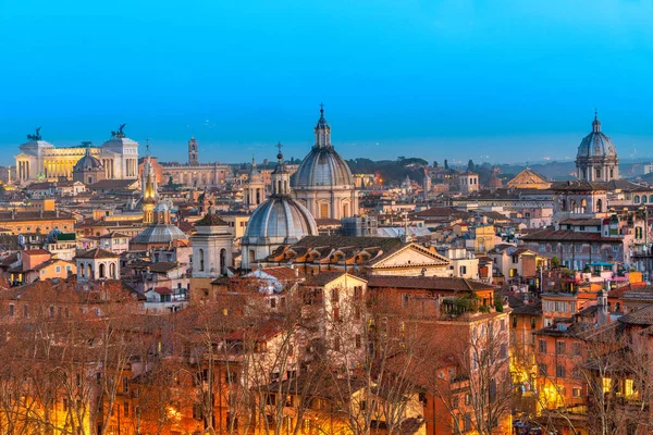 Rómában napnyugta időpontja, a St Peter Cathedral — Stock Fotó