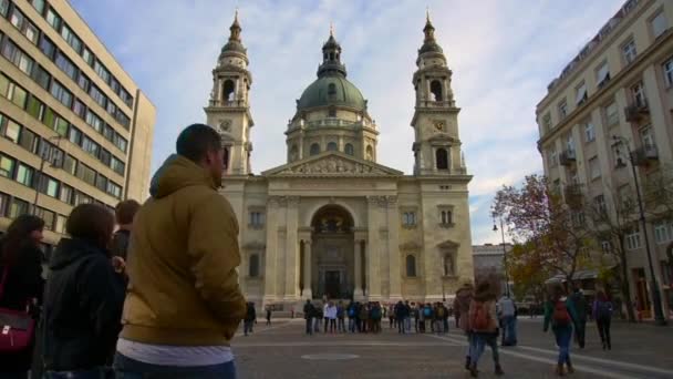 匈牙利布达佩斯的圣斯蒂芬大教堂. — 图库视频影像