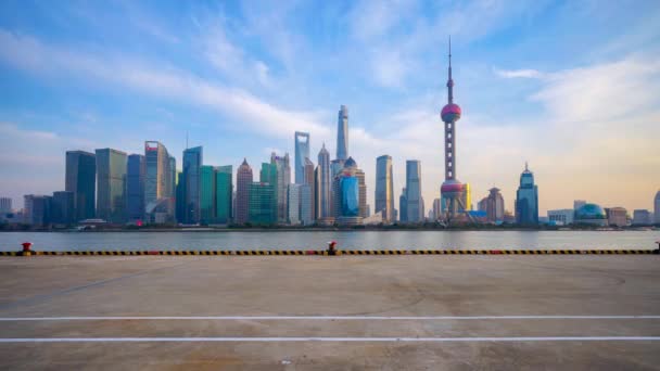 Timelapse of Shanghai Skyline o zachodzie słońca, Chiny — Wideo stockowe