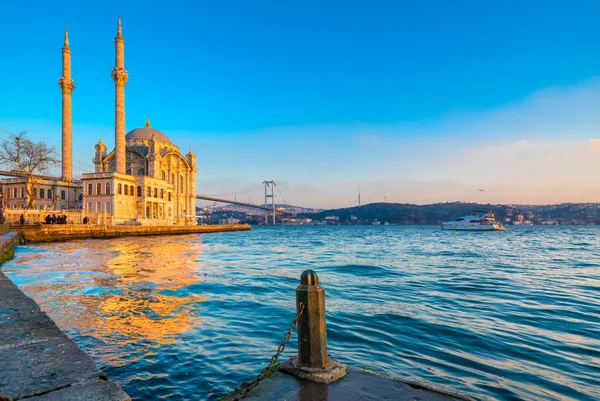 Ortakoy Moschee, Istanbul, Türkei — Stockfoto