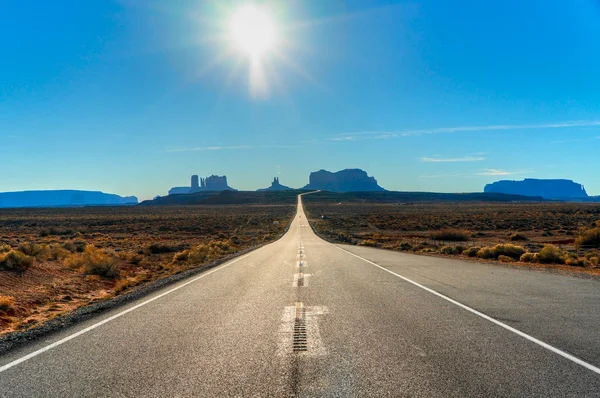 Straight American Road, Monument Valley Navajo Tribal Park, Utah — ストック写真