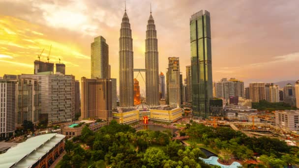 Timelapse Van Petronas Tower Bij Zonsondergang Kuala Lumpur Maleisië — Stockvideo