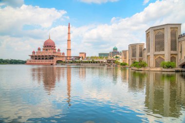 Kuala Lumpur 'daki Putra Camii, Malezya. 