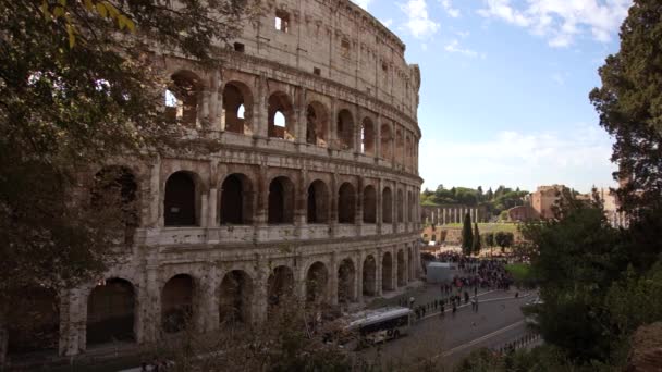 Mensen Die Voor Het Colosseum Lopen Rome Italië — Stockvideo