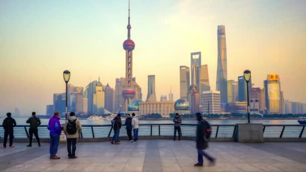 Bund, Şangay, Çin 'de yürüyen insanların zamanı.. — Stok video