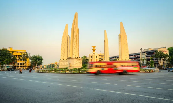 Bangkopk Democracy monument, wiith light trail.,Thailand — Stock Photo, Image