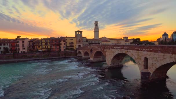 Naplemente Veronában Olaszországban Kilátás Régi Római Híd Ponte Pietra Adige — Stock videók