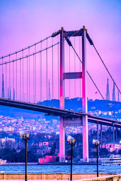 Bosporusbrug bij zonsondergang, Istanbul, Turkije — Stockfoto