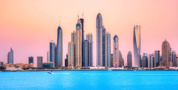 Dubai Marina v modrou hodinu, Dubaj, Uaeuae, — Stock fotografie