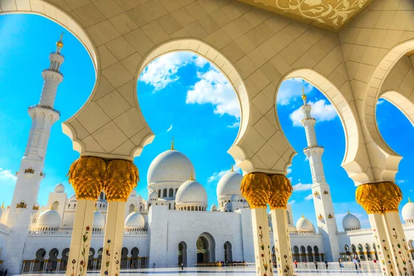 Abu dhabi große Moschee, vereinigte arabische Emirate — Stockfoto