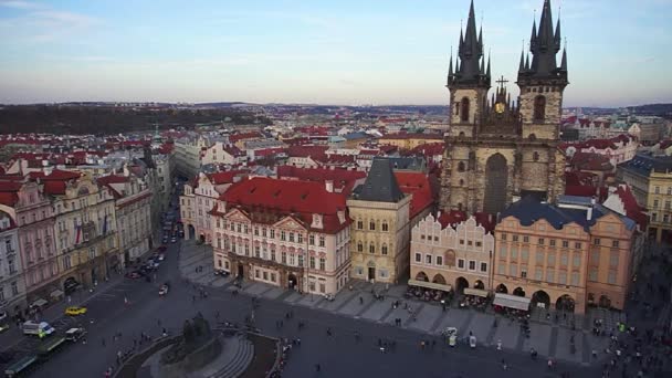 Prag Eski Şehir Meydanı Nda Yürüyen Insanların Hava Manzarası Güzel — Stok video