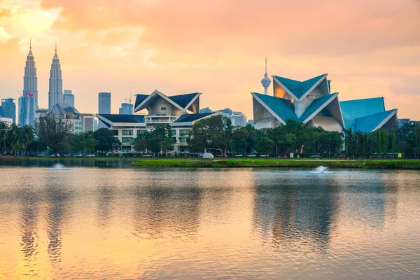 Куала-Лумпур, Малайзія. Skyline — стокове фото