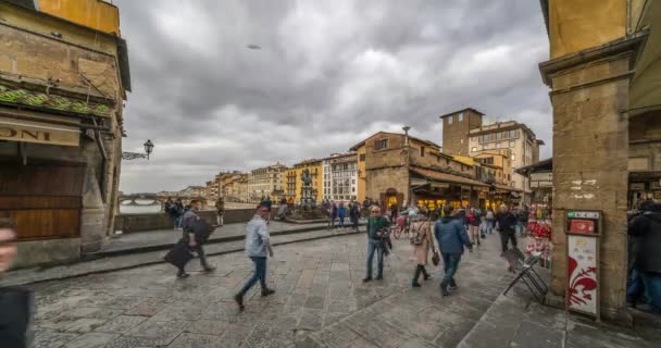 Florence Italy February 2020 Time Lapse Tourrists Walking Ponte Vecchio — стоковое видео