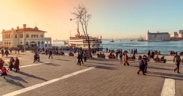 Istanbul Turchia Marzo 2020 Popoli Terminal Kadikoy Ferry Tramonto Con — Video Stock