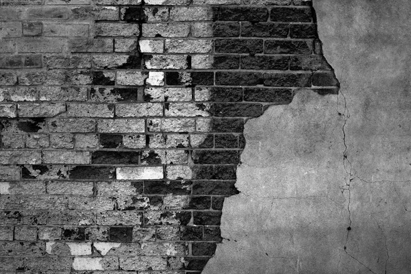 Oude getextureerde gips muur met bakstenen en gat — Stockfoto