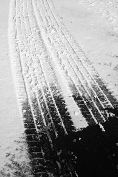 Snö på vägbanan körning vintern snö — Stockfoto