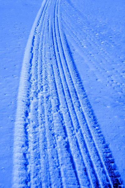 在巷道冬季雪上的雪 — 图库照片