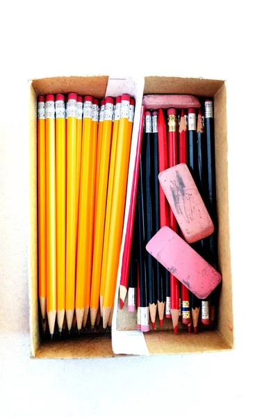 Lápices en caja con borradores para trabajo o negocios — Foto de Stock