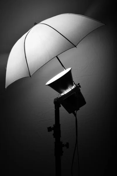 Photography Studio Stobe Flash for Light and Picture Taking — Stock Photo, Image