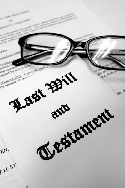 Last Will and Testament for Estate Planning with Glasses — Stock Photo, Image