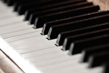 Eski Vintage piyano müzik tozlu ve kirli tuşları ile