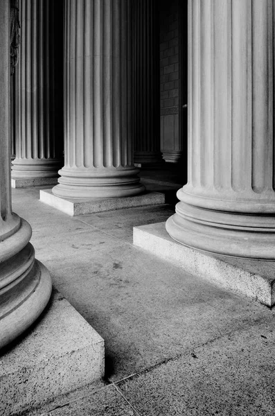 Colunas no Museu de Representação de Edifícios ou na Casa do Tribunal — Fotografia de Stock