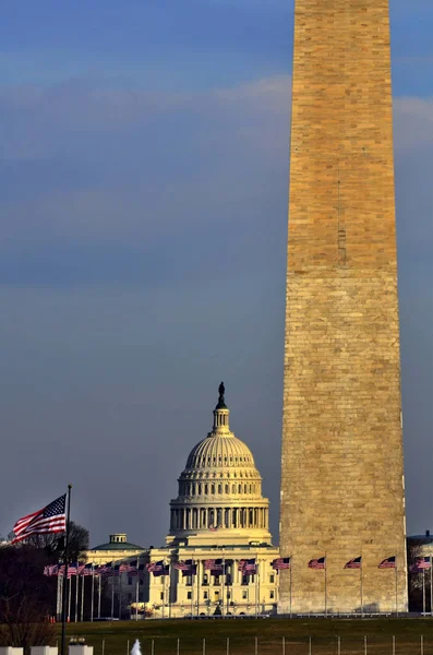 Monumento a Washington y edificio del Capitolio de EE.UU. — Foto de Stock