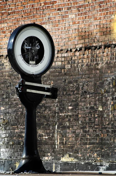 Old Scale Used for Weighing Merchandise — Stock Photo, Image