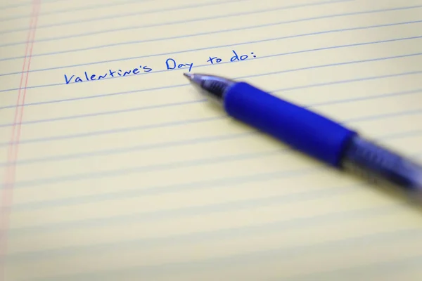 Valentines To Do List on Notebook Paper and Pen — Stock Photo, Image