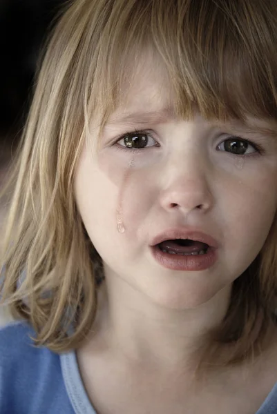 Little Girl Crying Tears Running Down щеки — стоковое фото