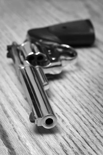 Пистолеты для самообороны — стоковое фото