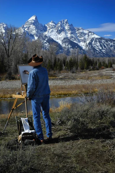 Artist Painting Teton Mountain Range in Wyoming — Stock Photo, Image