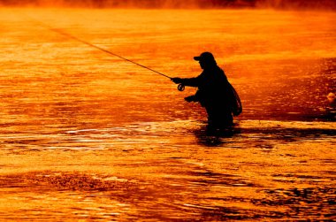 Adam Flyfishing nehir silüeti