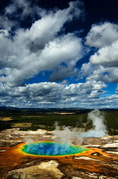 Piscina Grand Prismatic en el Parque Nacional Yellowstone — Foto de Stock