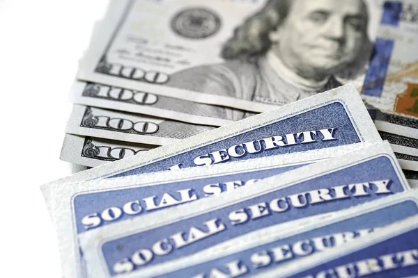Társadalombiztosítási kártyák, egy sor halom nyugdíj — Stock Fotó