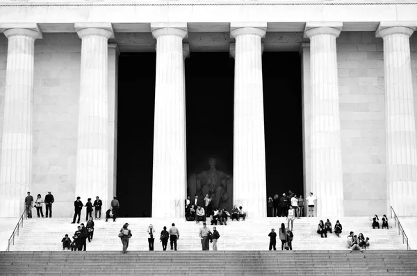 Monumento a Lincoln en Washington DC con multitudes de personas — Foto de Stock