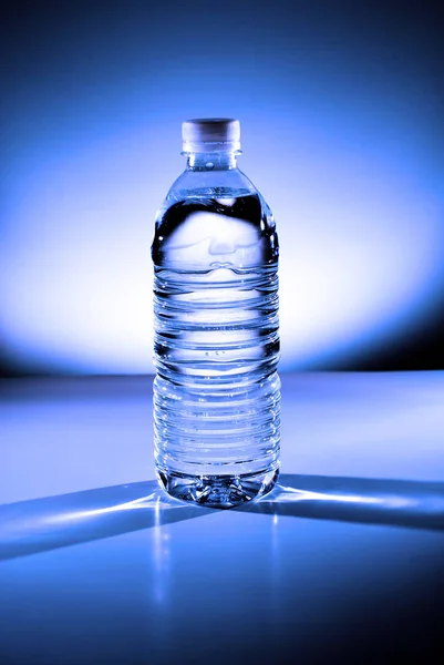 Botella de agua para refrescar bebidas frías —  Fotos de Stock