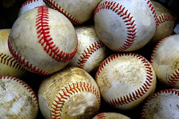 Pilha ou pilha de bolas de beisebol para jogar jogos — Fotografia de Stock