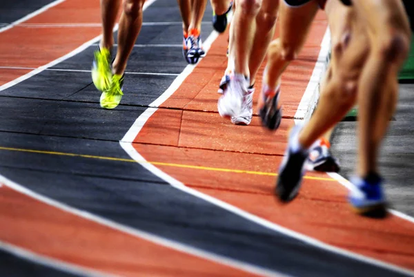 Bir yarış bir parça spor müsabakasını üzerinde çalışan — Stok fotoğraf