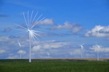 Mavi gökyüzü ve bulutlar ile elektrik üreten yel değirmeni